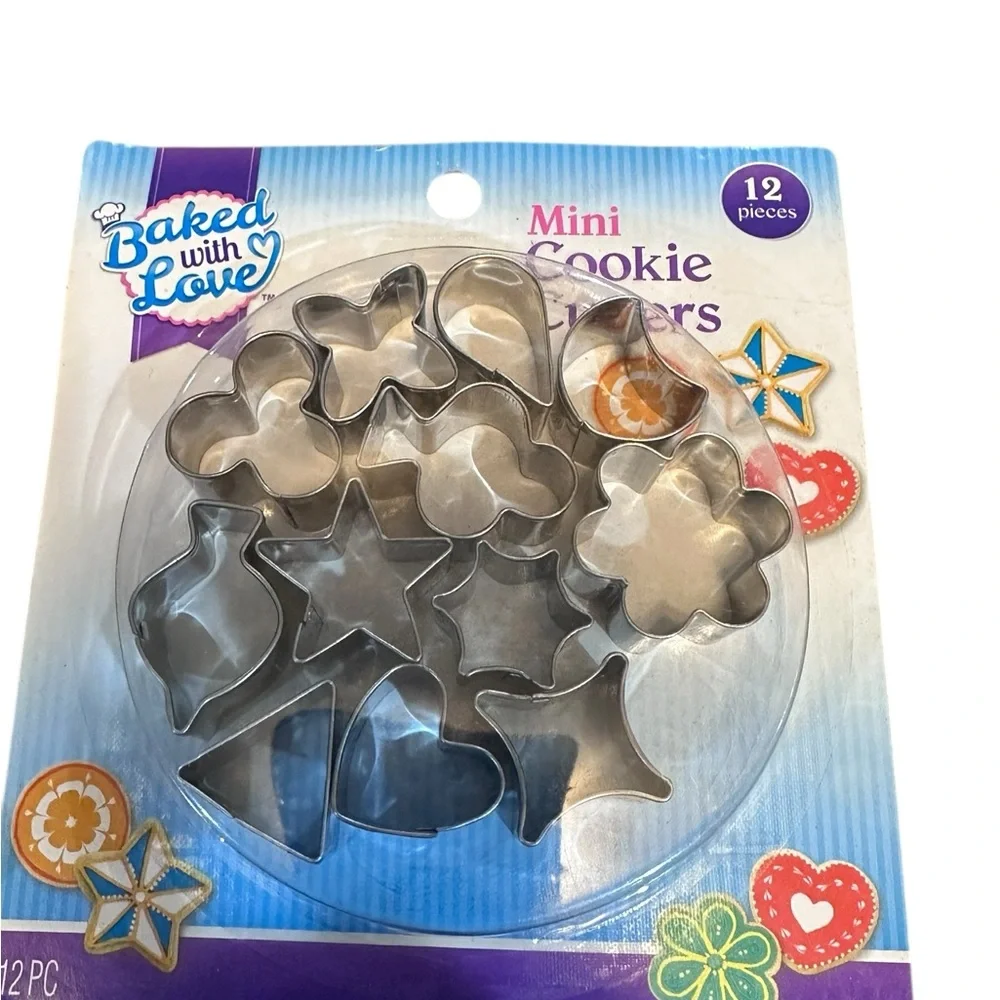 Baking Supplies Bundle – Mini Cookie Cutters, Cupcake Liners‎ & Icing Tips (New)